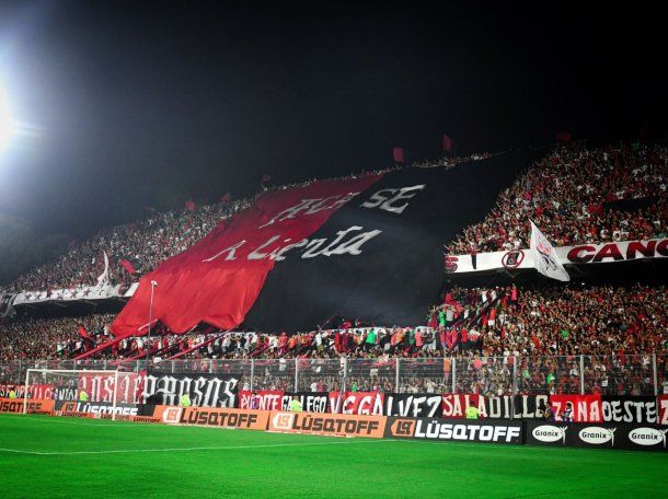 Newells convocará a una asamblea extraordinaria tras la toma del club por los socios