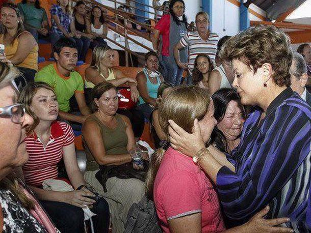 Dilma Rousseff visitó a las víctimas de la tragedia en Brasil