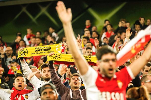 &nbsp;Hinchas de Mónaco alentaron a los del Dortmund tras atentado