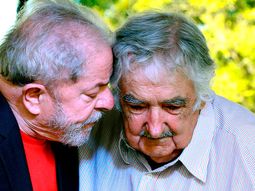 El presidente brasileño Lula Da Silva aseguró que Mujica es su hermano. El presidente brasileño Lula Da Silva aseguró que Mujica es su hermano.
