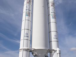 el satelite arsat-1 ya esta listo para ser lanzado el satelite arsat-1 ya esta listo para ser lanzado