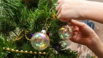 ahorro en navidad: como dejar el arbolito prendido toda la noche sin gastar mucha luz ahorro en navidad: como dejar el arbolito prendido toda la noche sin gastar mucha luz