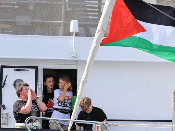 La flotilla a Gaza en la que viaja Greta Thunberg denunció el ataque de un dron