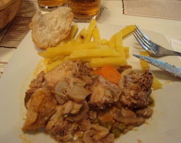 Le reclamó por la comida y se pegó un tiro