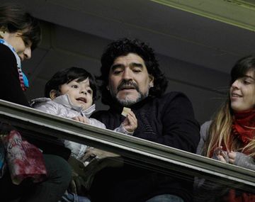 Maradona: Si Benjamín se va a Independiente me la corto