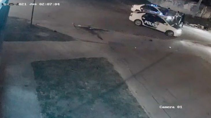Así fue la brutal agresión de la policía a una persona en Mar del Plata: está al borde de la muerte