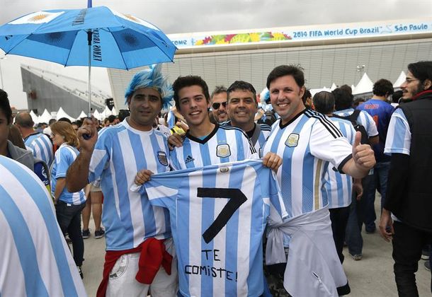 Los hinchas argentinos se burlan de Brasil por su catastrófica eliminación