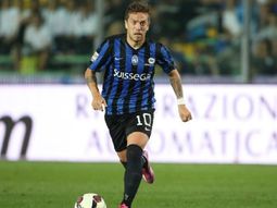 El mediocampista se luce con la 10 del Atalanta El mediocampista se luce con la 10 del Atalanta