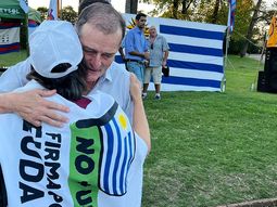 Cabildo Abierto necesita 70.000 firmas para habilitar un nuevo plebiscito en Uruguay. Cabildo Abierto necesita 70.000 firmas para habilitar un nuevo plebiscito en Uruguay.