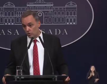 Manuel Adorni redobla la apuesta tras el vuelo privado a Punta del Este: Yo gasto mi dinero como quiero