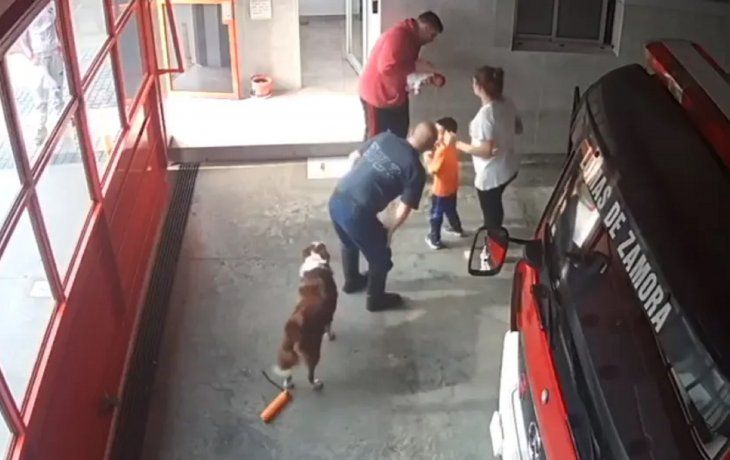 Bomberos salvaron a una beba que se estaba asfixiando