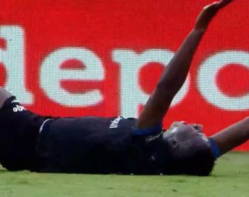 La patada del año: un argentino vio la roja tras un brutal cruce que lesionó al rival