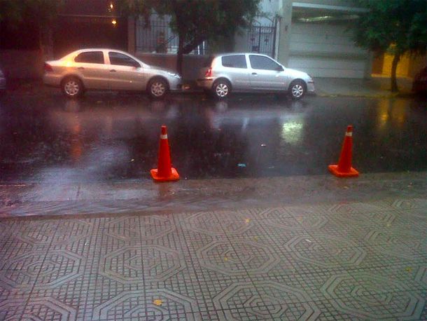 Diluvia en la Ciudad, el Gran Buenos Aires y la temperatura bajó 10 grados