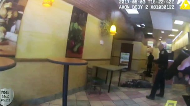 Un policía mató a un hombre en un restaurante de Estados Unidos