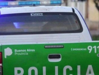 Un delincuente asaltó a una familia, mató a la mascota de la casa y se fugó