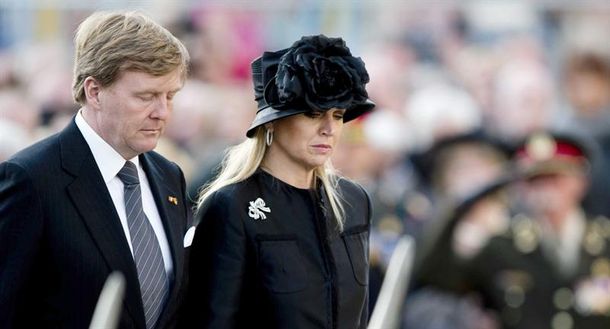 Máxima y Guillermo, en su primer acto oficial como reyes