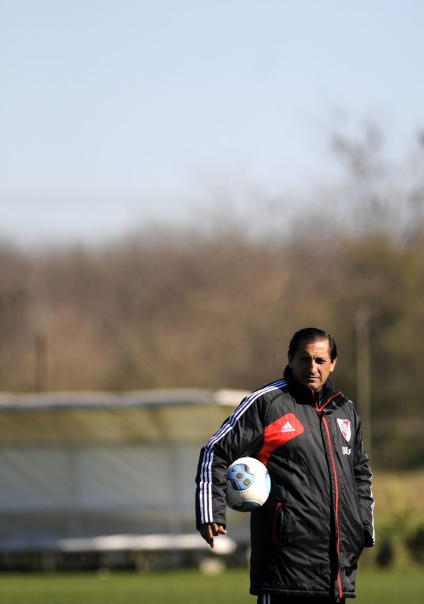 Ramón Díaz planea patear el tablero para enfrentar a Lanús