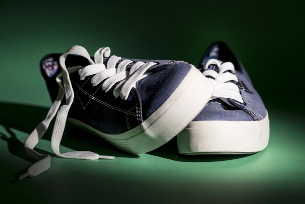  El truco casero para eliminar el olor de las zapatillas