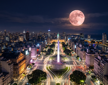 A qué hora llega la luna de fresa a Buenos Aires y cómo verla en vivo