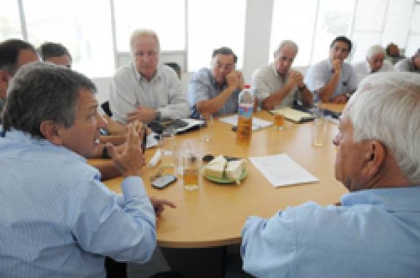 Yauhar analiza políticas para impulsar la ganadería ovina