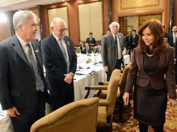 el chiste de cristina: mil asistentes, ¿vinieron por el aloz y el petloleo? el chiste de cristina: mil asistentes, ¿vinieron por el aloz y el petloleo?