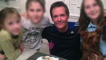 Farré con sus hijos, en tiempos mejores. Farré con sus hijos, en tiempos mejores.