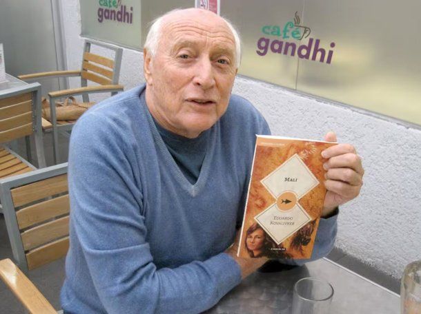 El dueño de la droguería Suizo Argentina escribió una saga de novelas eróticas inspirado en la obra Lolita