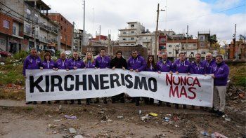 la foto en villa celina con la que milei inicio la campana de lla en la provincia