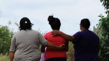 La nena junto a su beba, su madre y su abuela. Gentileza: La Gaceta La nena junto a su beba, su madre y su abuela. Gentileza: La Gaceta