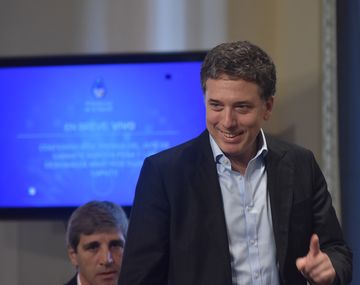 Dujovne salió al cruce de la CGT por el paro