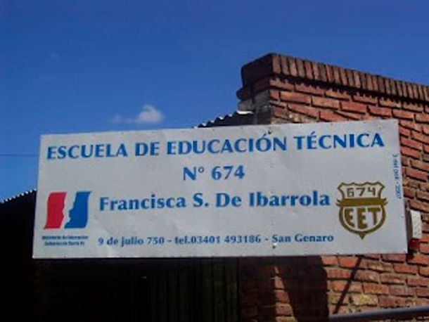 Pensó que el arma era de juguete y le disparó a una compañera