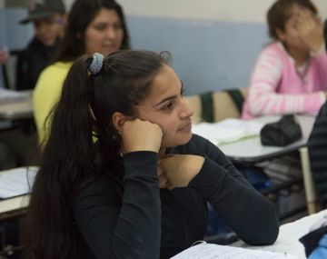 Sólo tres de cada diez estudiantes del secundario egresan a término