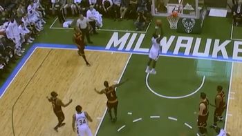 El escolta cometió un descuido y los Bucks no lo perdonaron El escolta cometió un descuido y los Bucks no lo perdonaron