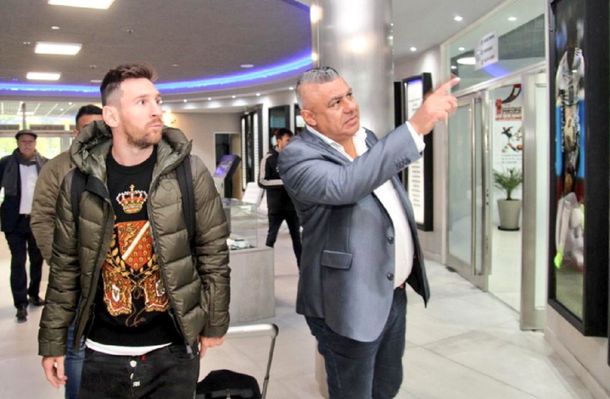 El 10 junto al mandamás de AFA (Foto: @Argentina).