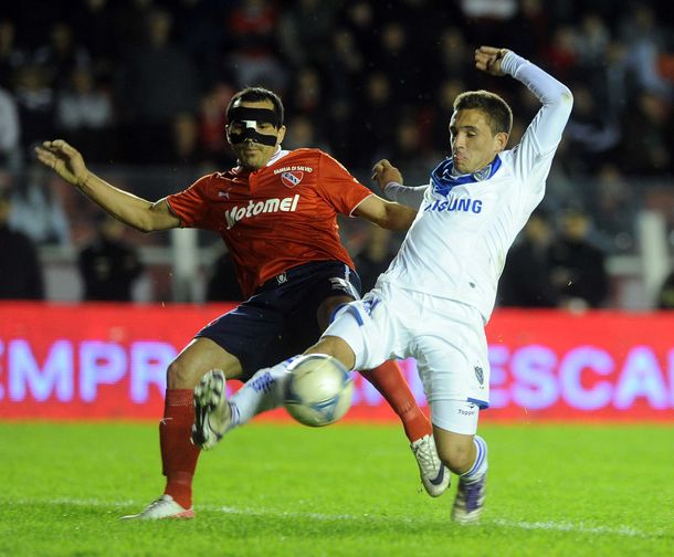 Independiente y Vélez empataron sin goles en un partido accidentado