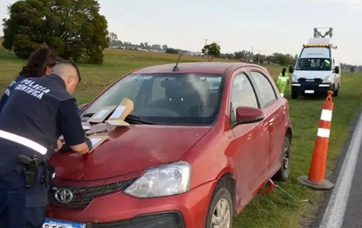 Tragedia en La Plata: se bajó del auto para cambiar la rueda en la ruta y murió atropellado por un camión