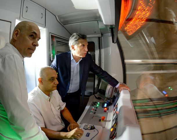 Macri inauguró dos estaciones estaciones de subte: Cómo viajan los argentinos es central