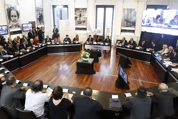CFK advirtió ante empresarios que no va a devaluar