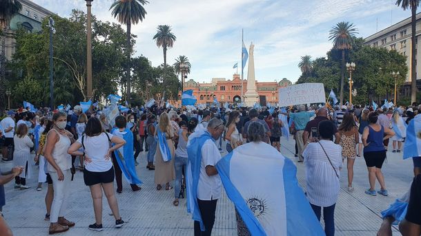 Protesta opositora en Plaza de Mayo y otros puntos del país