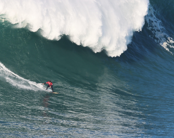 El argentino que surfea las olas más grandes del mundo: su historia