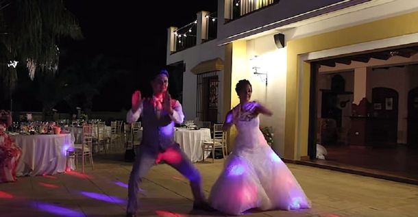 VIDEO: Pareja es furor por baile en su casamiento