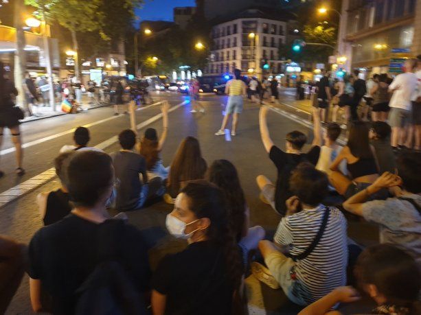 España: brutal represión policial durante la marcha por Samuel