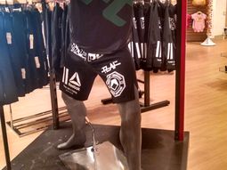 solo para fanaticos: ¿cuanto sale vestirte como un peleador de ufc? solo para fanaticos: ¿cuanto sale vestirte como un peleador de ufc?