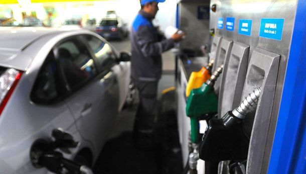 YPF baja los precios de las naftas y gasoil hasta 3,2%