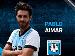 Pablo Aimar y el escudo de su Estudiantes de Río Cuarto