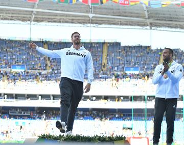 VIDEO: Mirá lo que hizo este atleta alemán mientras recibía el oro en pleno podio
