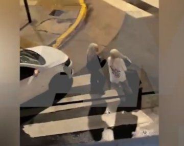 A los manotazos en la calle: fuerte pelea entre una exGH y un familiar suyo