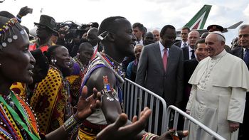 el papa francisco llego a kenia el papa francisco llego a kenia