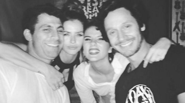 La noche de la China Suárez y Benjamín Vicuña, con amigos: Gente que amo