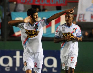 Arsenal goleó a Platense y se metió en octavos de final